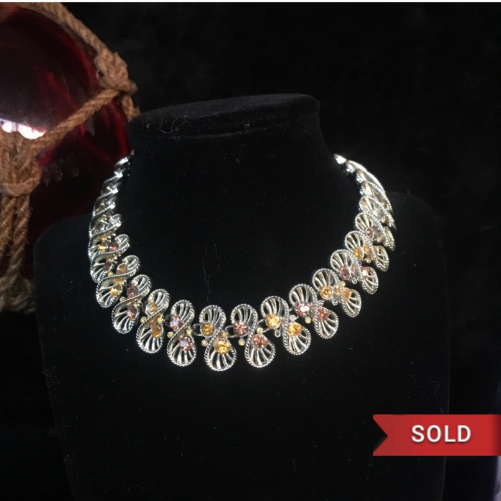 ❌SOLD❌Vintage Signed Gold Tone Coro Choker